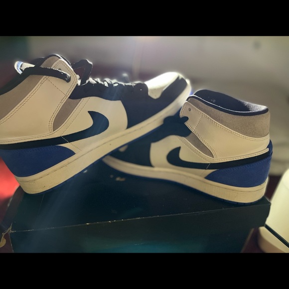 AIR JORDAN 1 MID SE
\